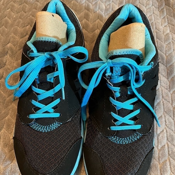 Vionic tennis shoes for women! Color black and turquoise! Size 9. - Picture 1 of 8